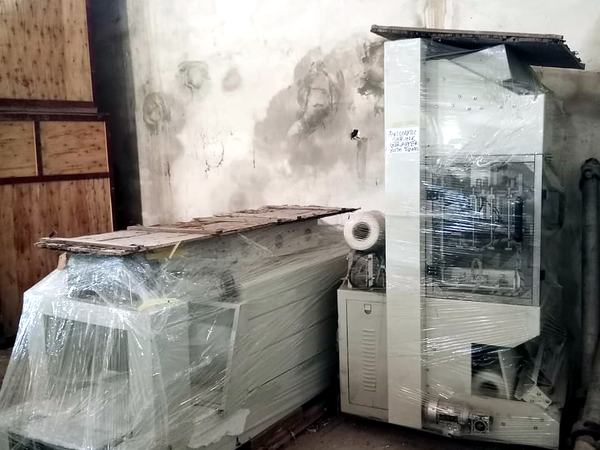 Shrink wrapping machine, automatic