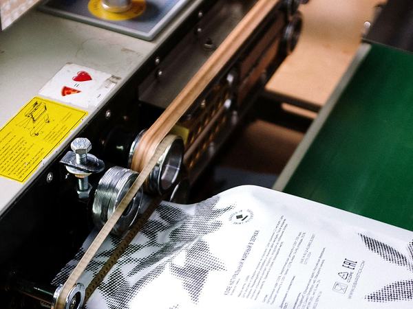 Bag sewing machine